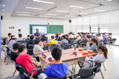 数学科学学院应用数学系数学午餐会举行