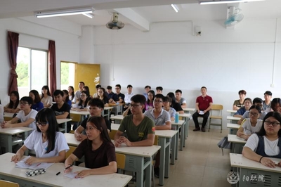 李直书记到数学系检查开学情况
