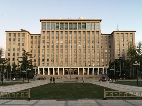 致知穷理,祖国以光 数学系 物理系新生参加升旗仪式