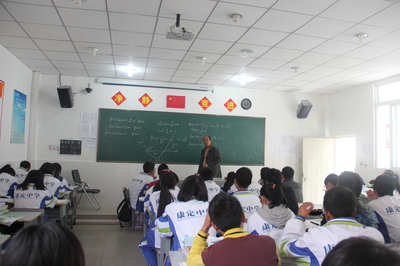 数学系组织2011级本科生赴康定中学教育见习